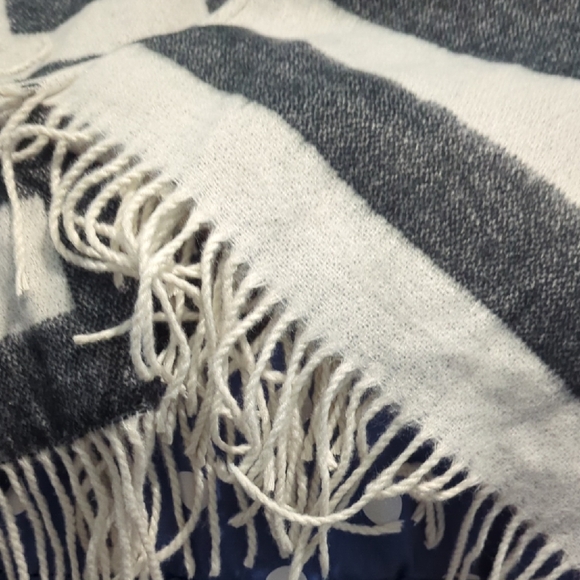 Walter Baker Monochrome Knit Poncho - Picture 5 of 8